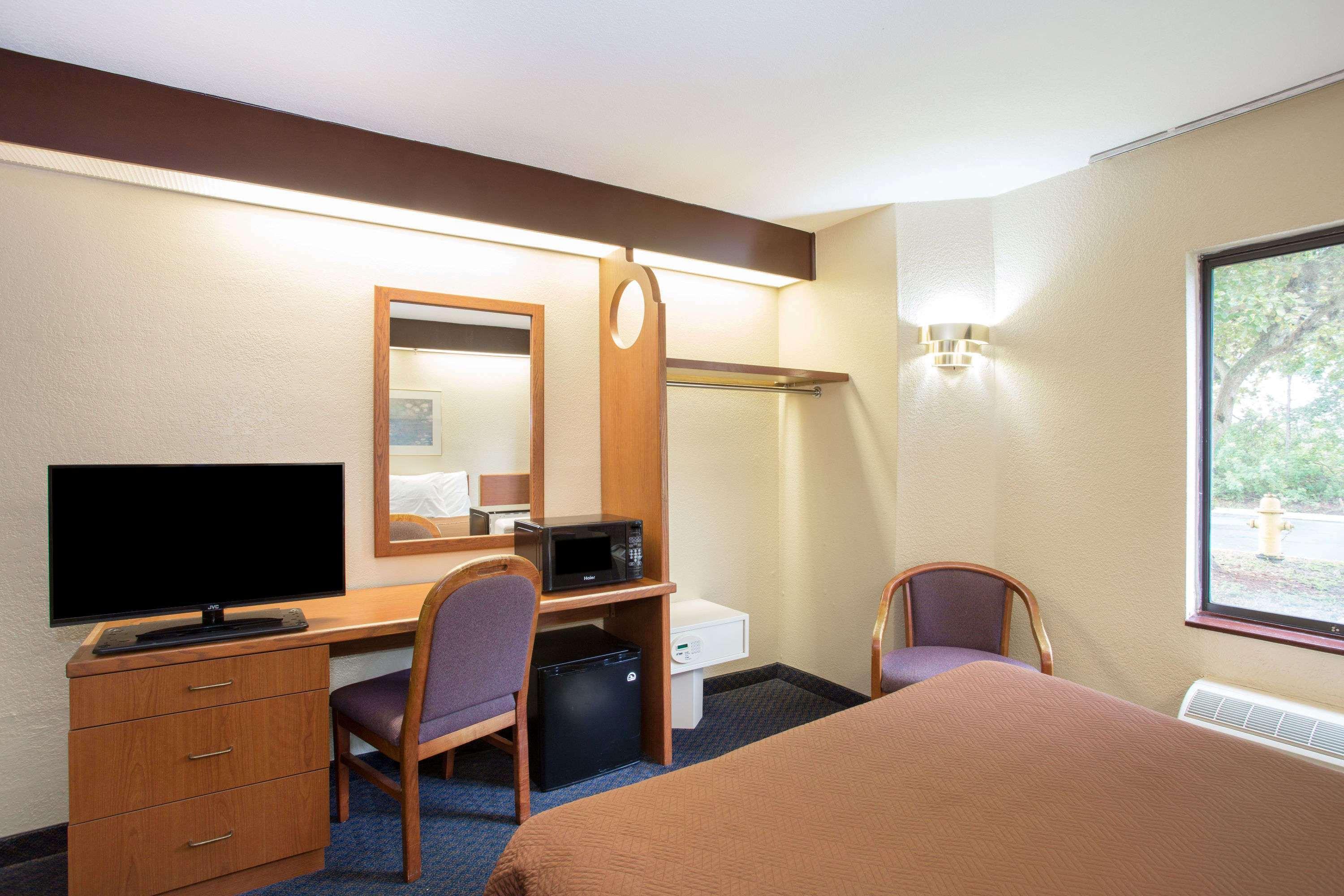 Travelodge By Wyndham Fort Myers Airport Exteriér fotografie