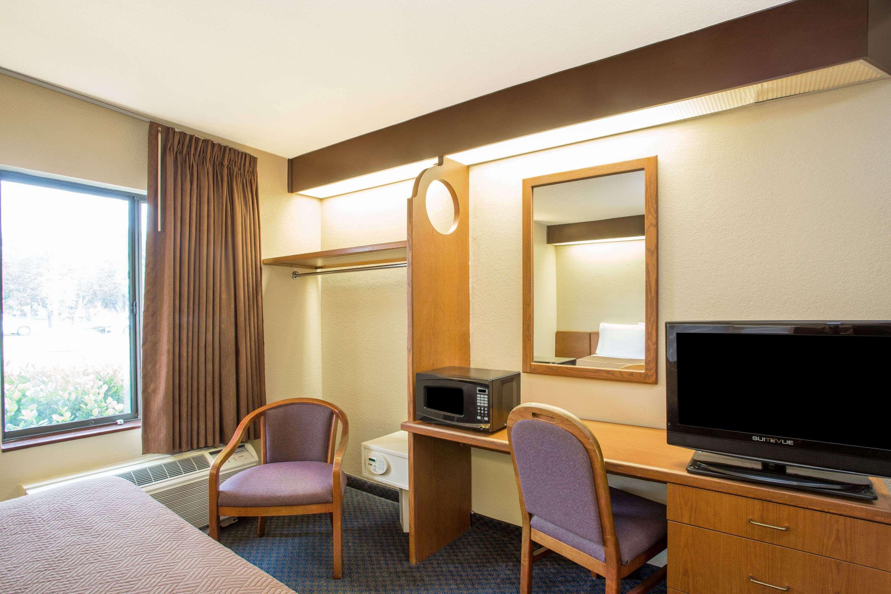 Travelodge By Wyndham Fort Myers Airport Exteriér fotografie