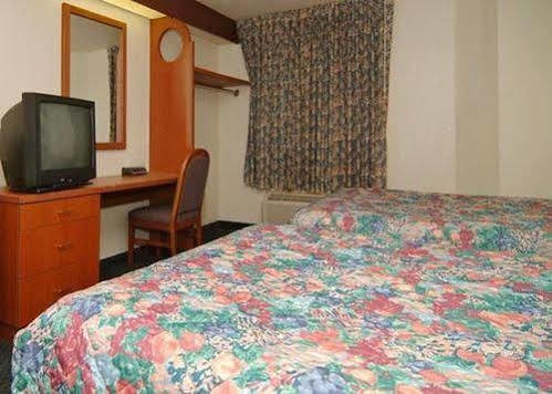 Travelodge By Wyndham Fort Myers Airport Pokoj fotografie